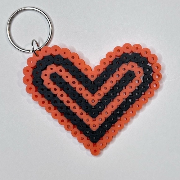 Black and orange heart keychain handmade with perler beads - Picture 2 of 4